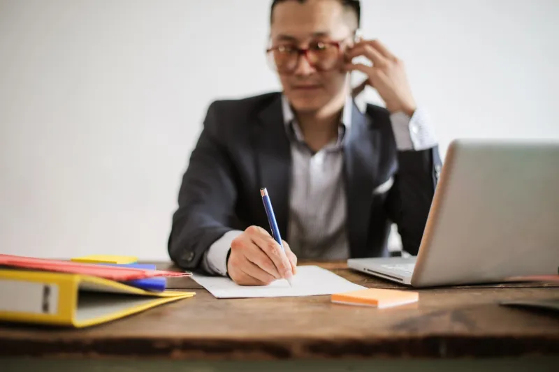 De Emprendedor a Residente: Cómo los Latinos Están Usando las Visas de Inversión para Construir su Futuro en EE.UU.